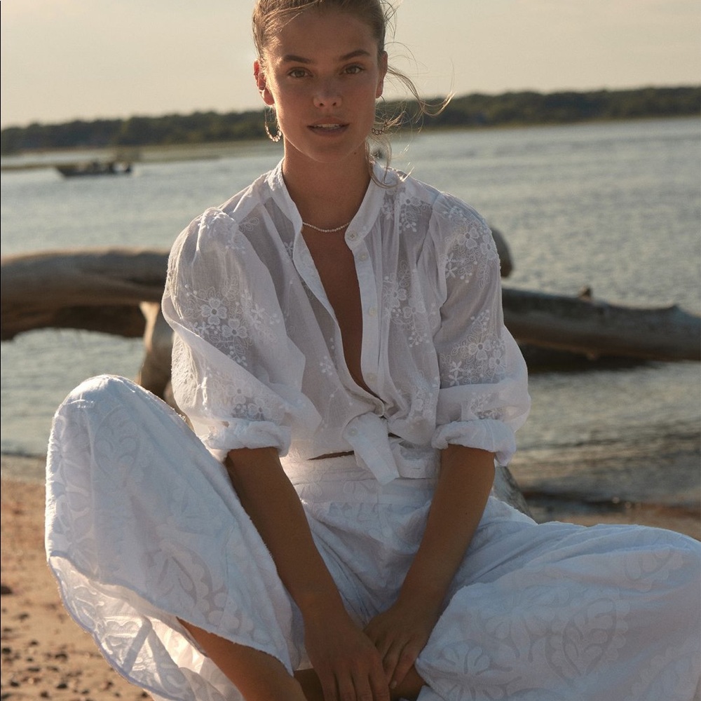 ANTHROPOLOGIE WHITE EMBROIDERED FLORAL BUTTON DOWN WITH PUFF SLEEVES - SIZE MED